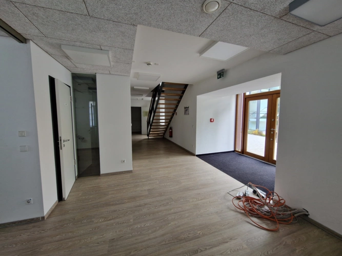 EG Blick aus dem Empfangsbereich auf Behandlungszimmer 1-3 und Röntgenraum