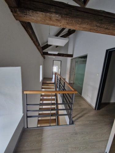 OG Flur Sicht von Durchgang zur Hausarztpraxis